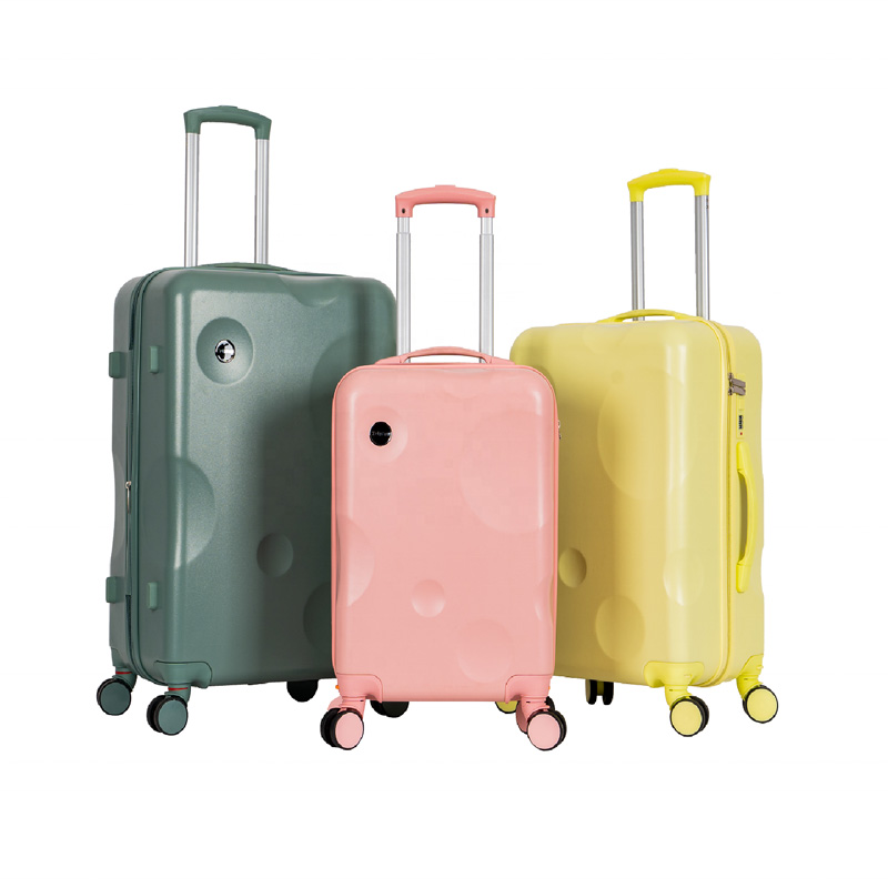 Water-resistant hard shell luggage case